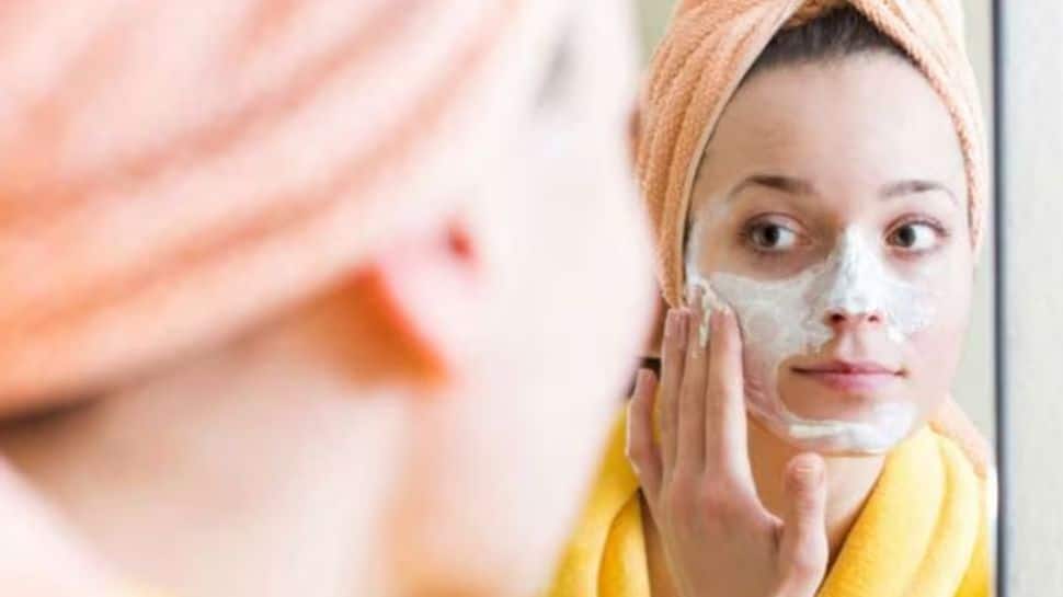 मानसून त्वचा की देखभाल: त्वचा की समस्याओं से छुटकारा पाने के लिए आपको 3 प्राकृतिक DIY उपचार अवश्य आज़माने चाहिए